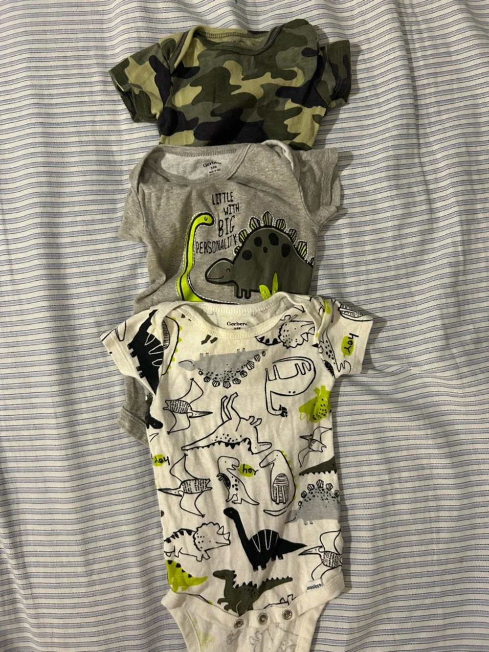 Gerber Baby Bodysuit Set in Gray, White & Green Dino/Camo Prints. Size 3-6M